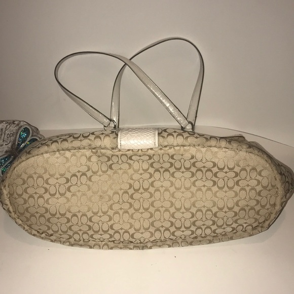 COACH DEVIN SIGNATURE CANVAS TOTE - Picture 5 of 9